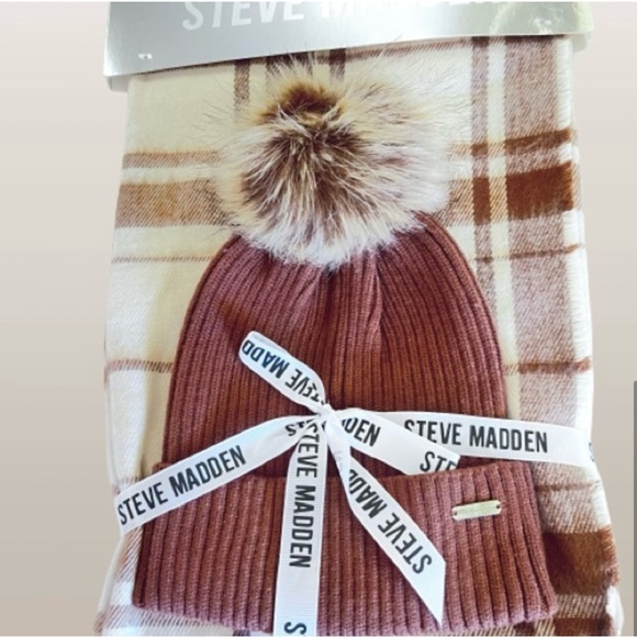NWT- Steve Madden Plaid Scarf with Matching Hat Gift-set - Picture 2 of 4